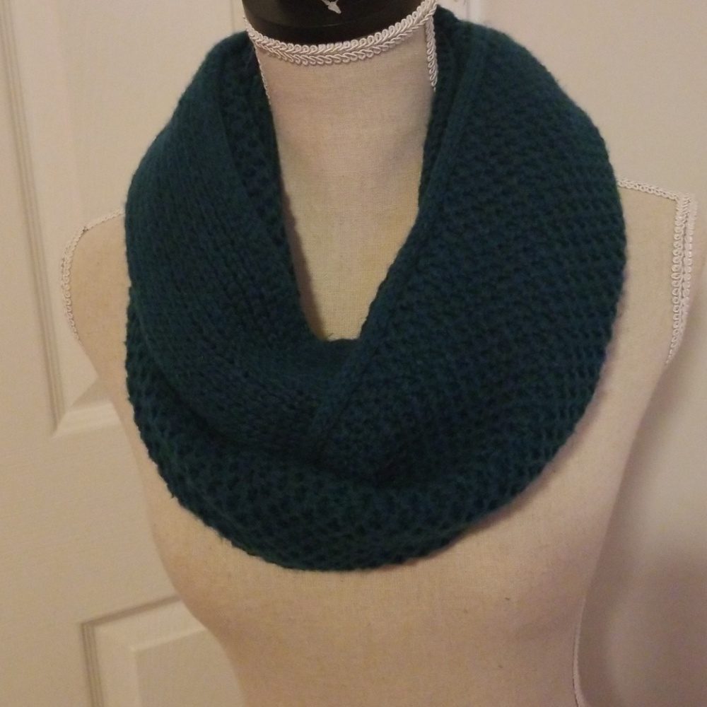 Chunky Infinity Knit Scarf - Size: OS